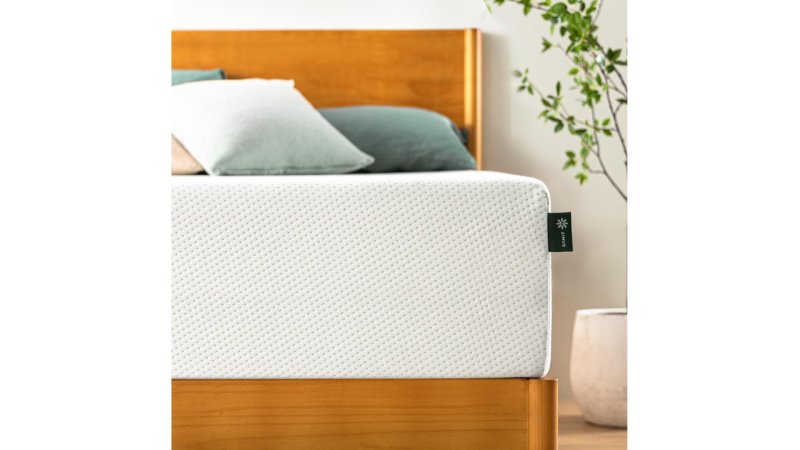 Zinus 12 Inch Queen Green Tea Memory Foam Mattress
